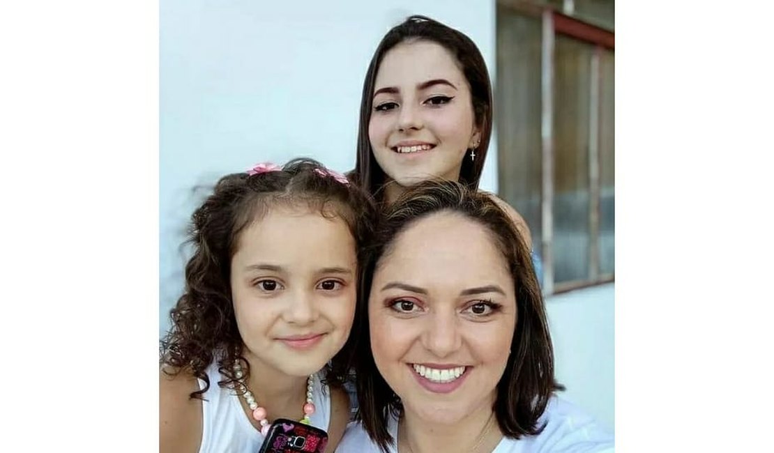 Mãe e filhas de 8 e 13 anos morrem após batida frontal entre carro e caminhão em Santa Catarina