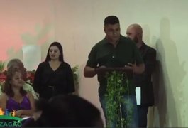 Vídeo. Prefeito ameaça dar tiros para cima e ‘meter o cacete’ após barulho de estudantes em festa de colégio