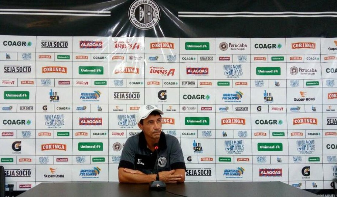 Betinho define relacionados para a partida contra o Coruripe