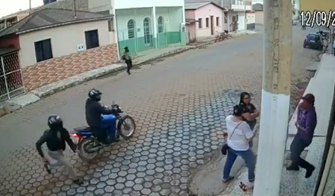 VÍDEO. Tentativa de homicídio deixa criança no meio da troca de tiros