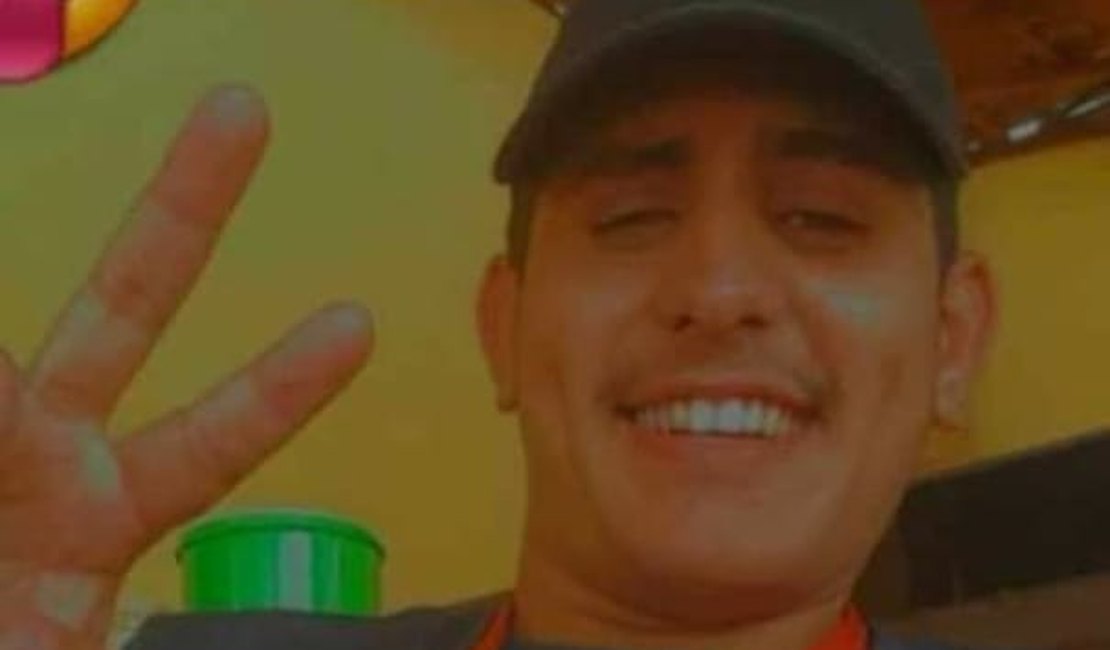 Na AL-220, motociclista atinge placa de sinalização e morre em Arapiraca