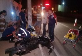 Colisão de carro e moto deixa três feridos em Arapiraca