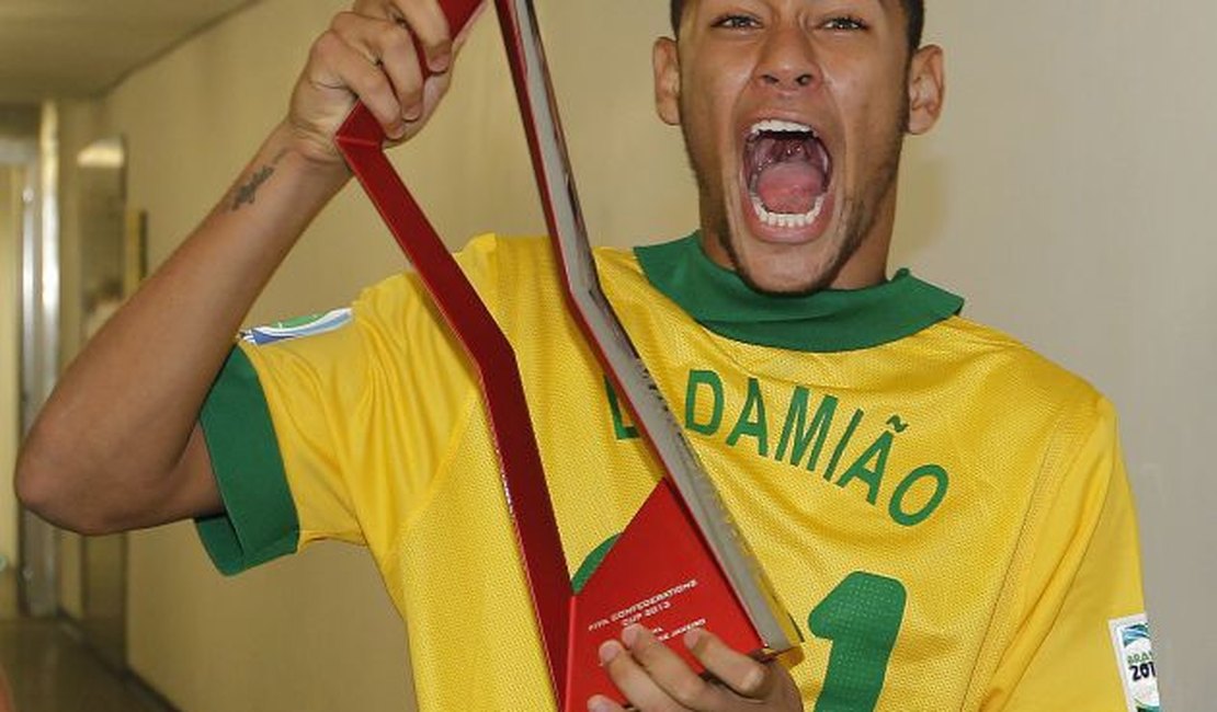 Cirurgia de Neymar termina com sucesso