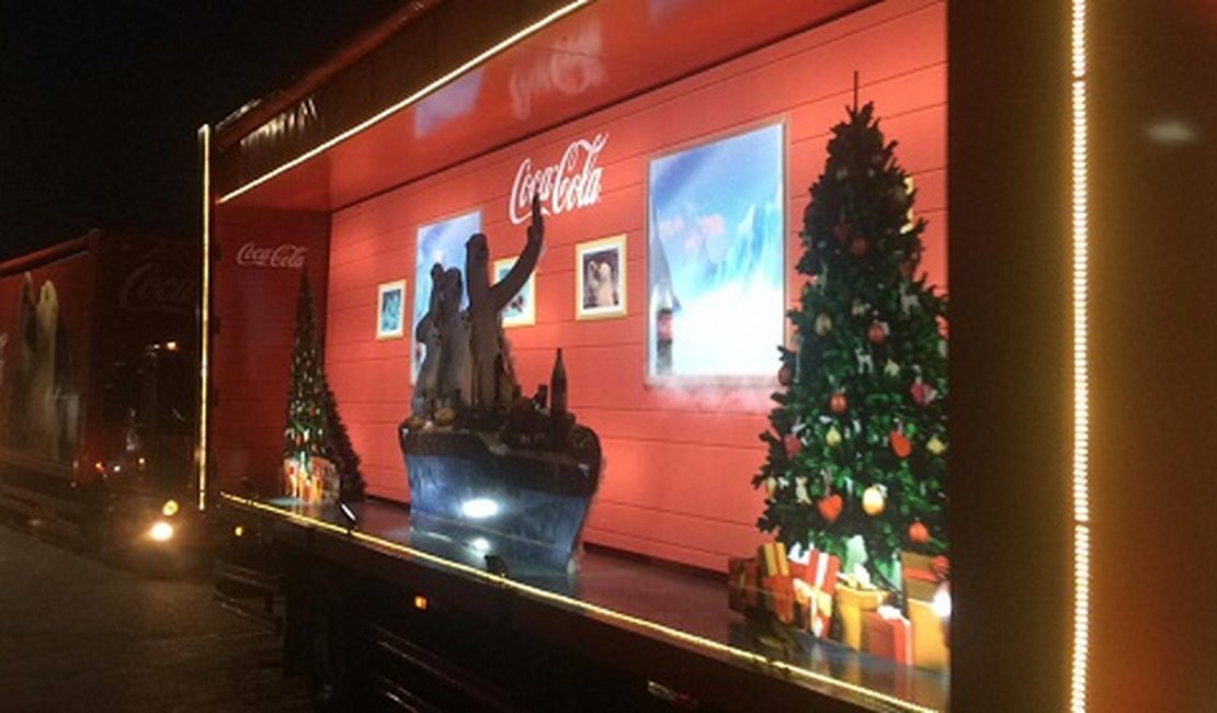 VÍDEO.Caravana do Papai Noel da Coca-Cola encanta público na passagem por Arapiraca