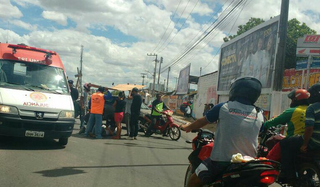 Mulher fica ferida após cair de moto no bairro Eldorado, em Arapiraca