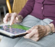 Confira dicas para lidar com resistência de idosos que não querem ficar em quarentena