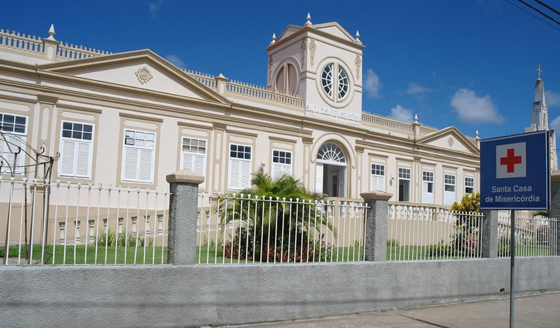 Médico e hospital devem pagar indenização por deixar restos gestacionais em paciente