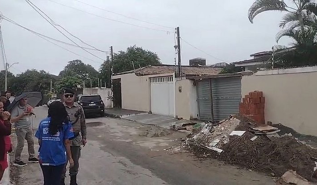 Servente de pedreiro é morto em via pública ao ser atingido na cabeça com mais de 10 tiros em Maceió