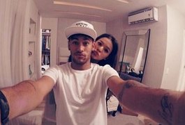 Neymar ganha rótulo de amigos em programa: 'Melhor namorado do grupo'