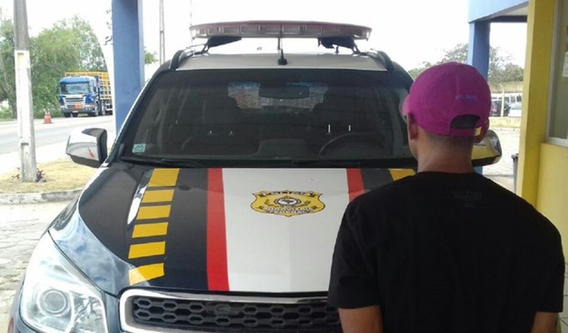 PRF prende no Agreste de AL suspeito de cometer estupros em PE