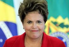 Comissão abre sessão para debater parecer do impeachment de Dilma