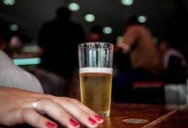 Díálogo com pais é forma de combater álcool na adolescência