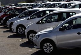 Após 27 meses de alta, venda de carros cai no Brasil