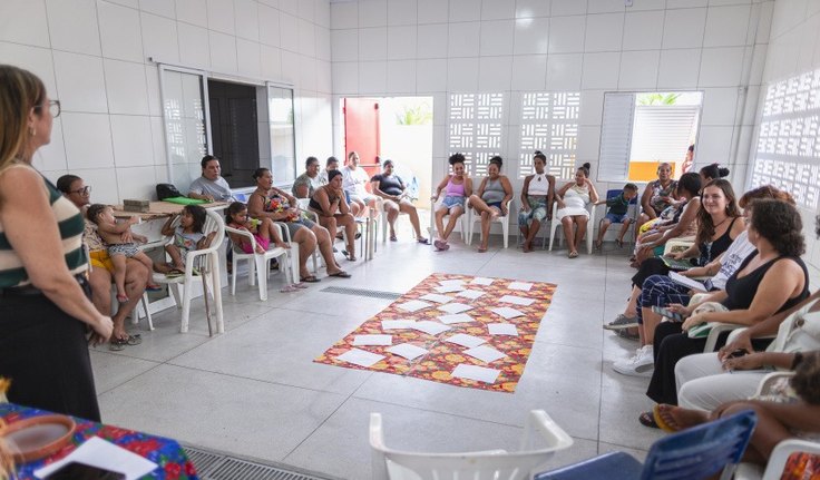 Prefeitura de Maceió realiza oficina sobre letramento racial com marisqueiras da orla lagunar