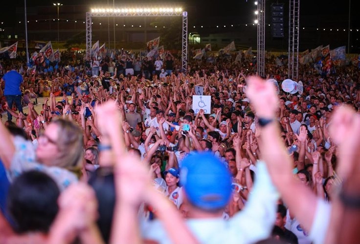 Renan Filho reúne mais de 10 mil pessoas em lançamento de campanha em Arapiraca