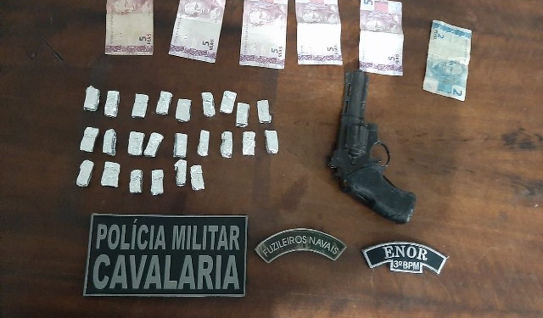 Jovem de 15 anos suspeito de tráfico é apreendido após tentar fugir da PM em Arapiraca