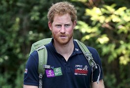 Príncipe Harry participa de caminhada com ex-soldados de guerra