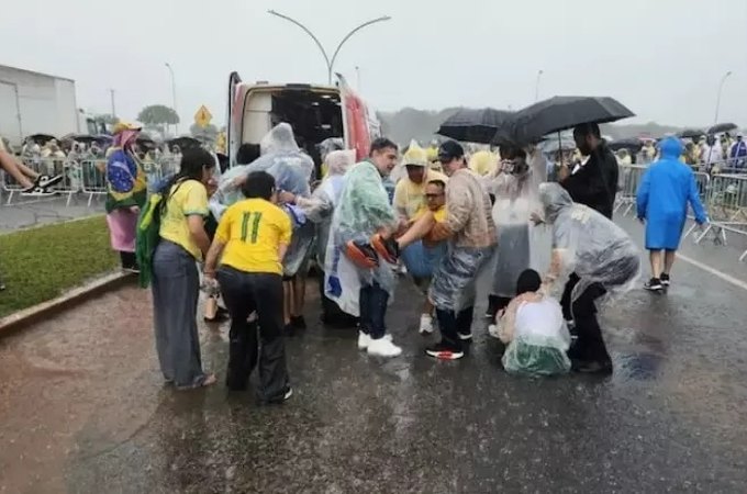 Número de pessoas atingidas por raio em ato pró-Bolsonaro é o maior já registrado no Brasil, segundo Inpe