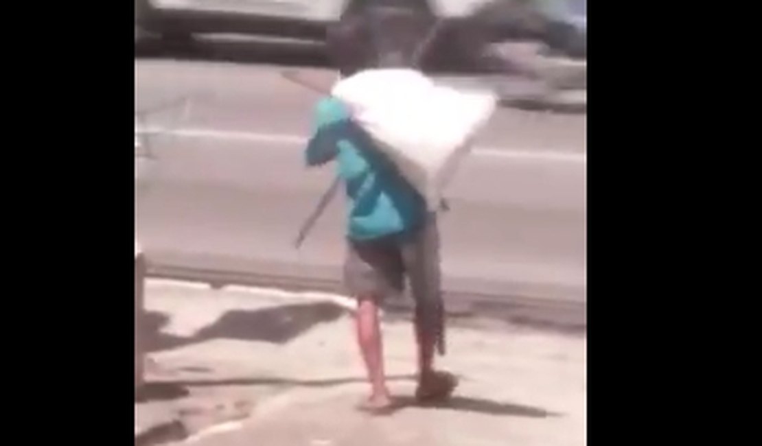Vídeo de falso cego que pede esmolas em Maceió repercute nas redes sociais