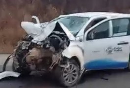 Idosa que seguia para hemodiálise morre em grave acidente na AL 105, em Maceió