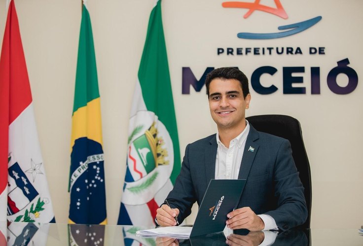 ﻿Loteando cargos: JHC anuncia lista de novo secretariado de Maceió após reforma administrativa