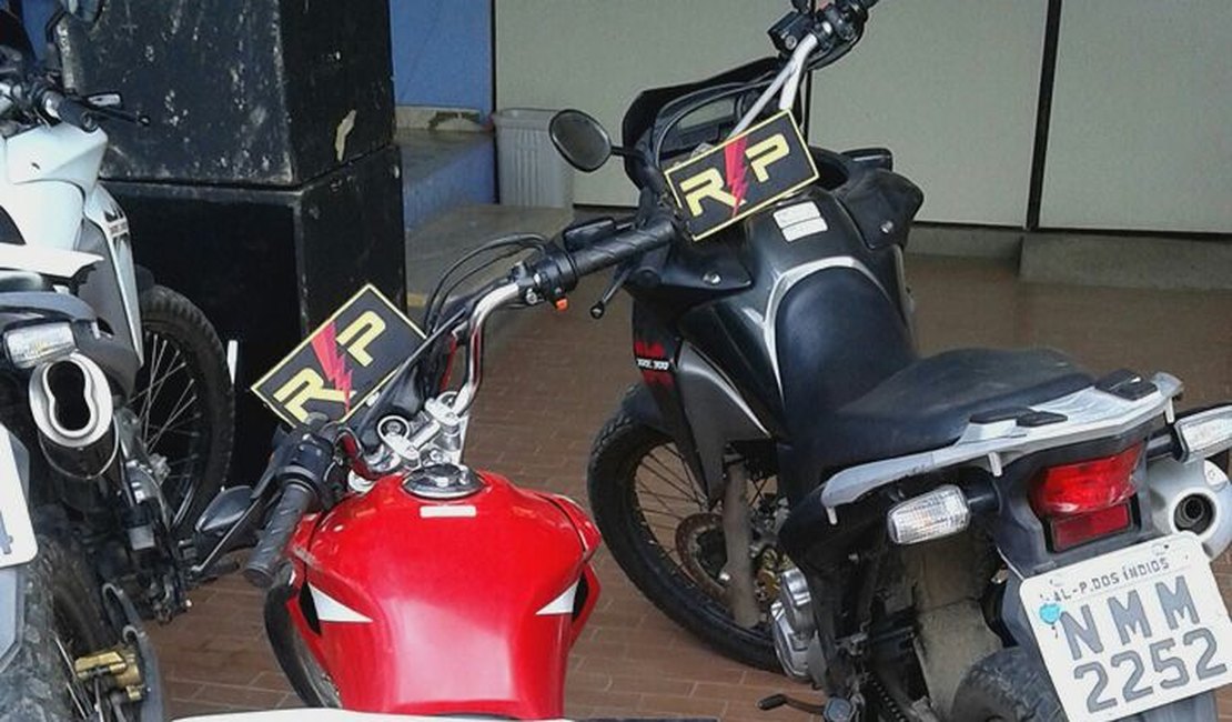 Após denúncia, PM recupera motos roubadas em local de desmanche em Arapiraca