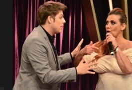 Fábio Porchat se humilha e pede desculpas a Rita Cadillac em seu programa