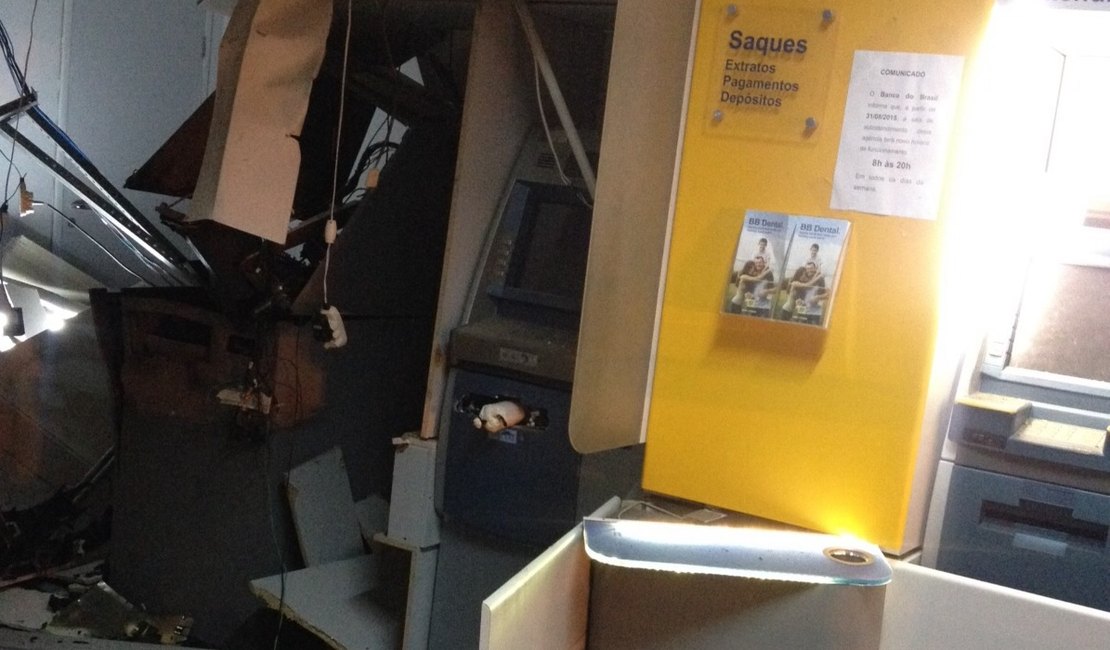Quadrilha explode caixas eletrônicos do Banco do Brasil de Traipu