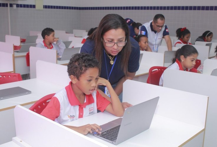 Inovação: Estudantes de escolas da Prefeitura de Penedo fazem prova 100% digital