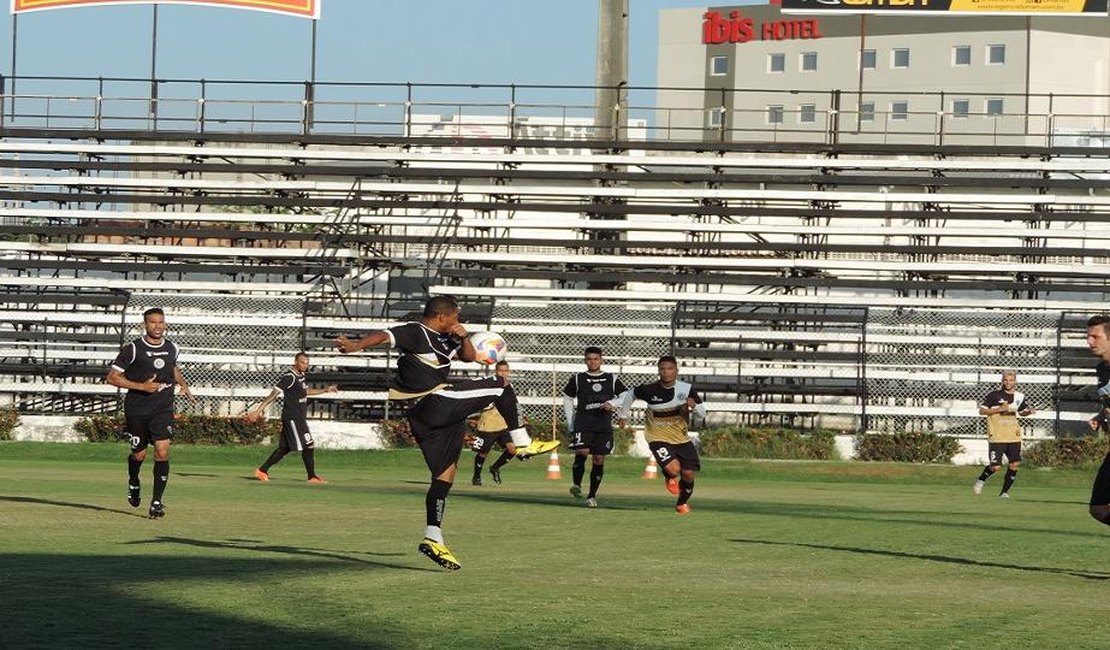 Técnico Vica esboça time titular no primeiro treino coletivo da semana