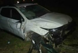 Carro com família de Fabinho Lira, irmão do prefeito de Feira Grande, capota no Agreste de Alagoas