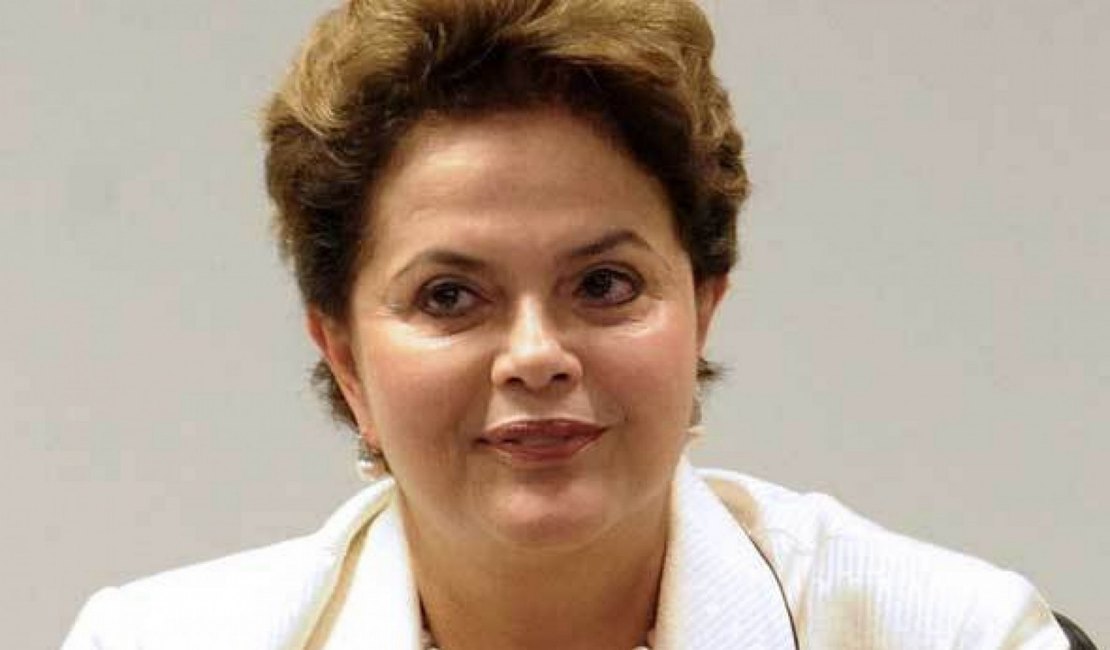 Dilma reajusta Bolsa Família em 10% e corrige tabela do IR