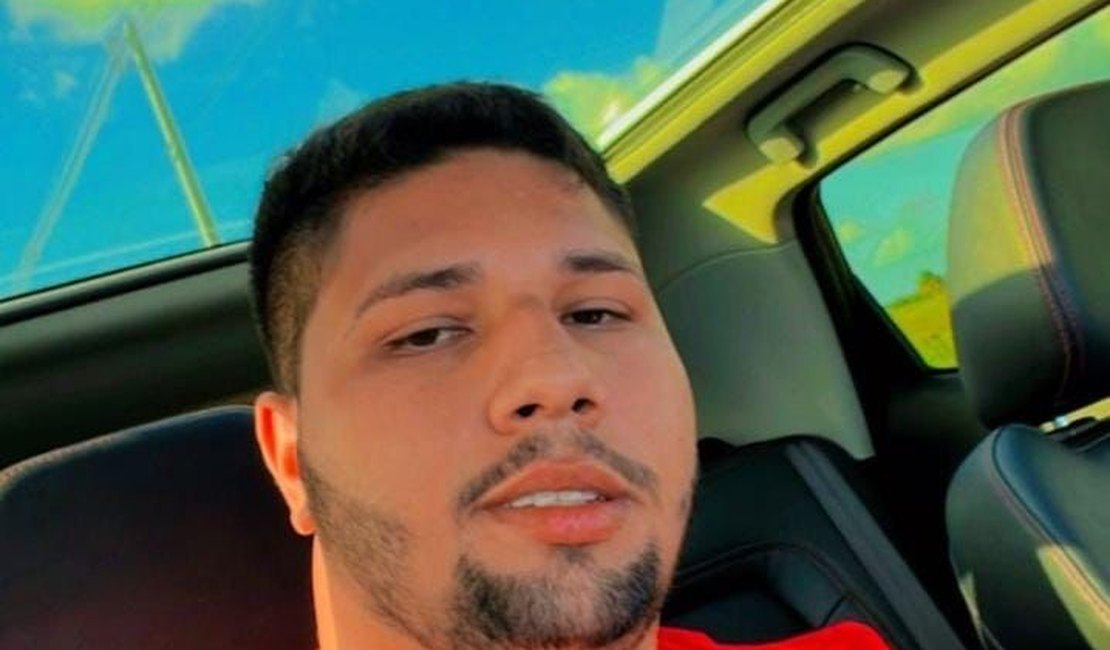 Identificado jovem assassinado abraçado com a esposa grávida no Agreste