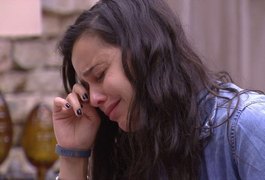 Ex-BBB Emilly dá vexame em loja de celular