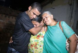 Mãe e filho se reencontram após 23 anos, em Piaçabuçu, Alagoas