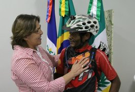 Após passar por 18 países, ciclista visita cidade de Arapiraca