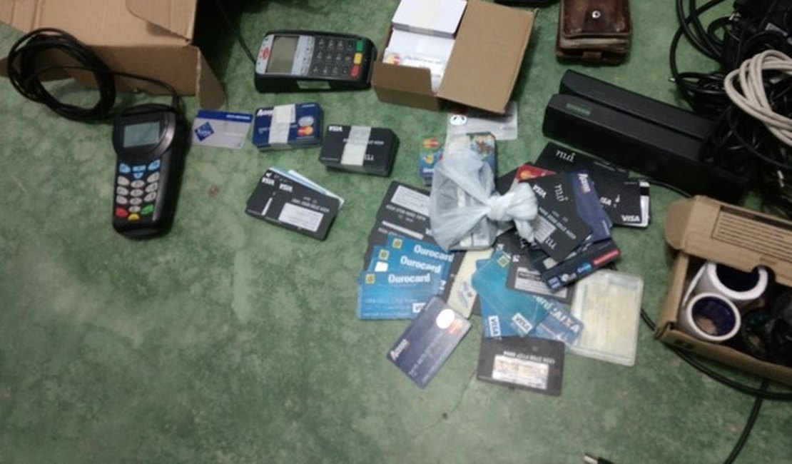 Deic prende suspeitos de clonar cartões de crédito