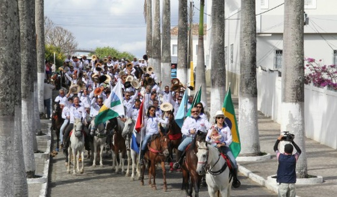 Cavaleiros iniciam trajeto até Arapiraca com imagem da padroeira