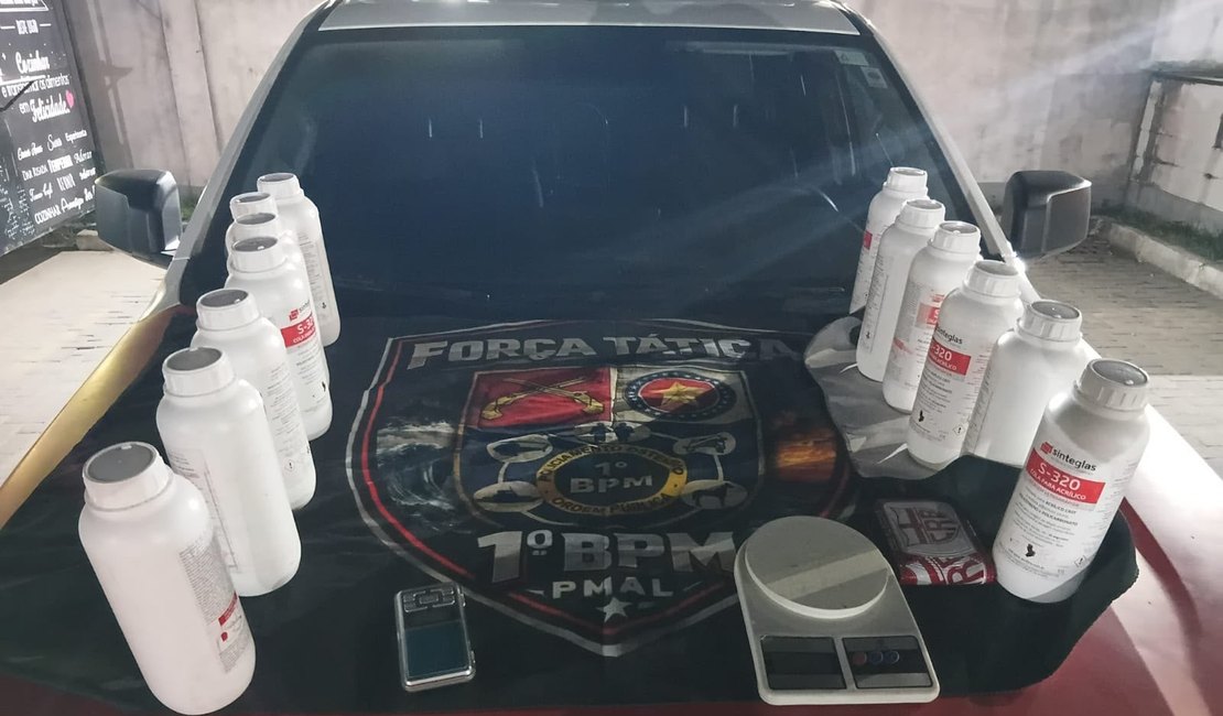 PM prende homem com 15 litros de loló e balança de precisão no Vergel, em Maceió