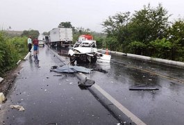 Motorista morre após colisão entre carro de passeio e caminhão na BR-104, em União dos Palmares