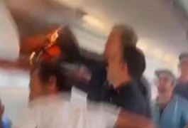 Cigarro eletrônico explode em avião e incêndio deixa passageiros em pânico