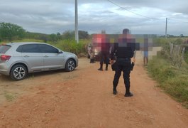 Motorista é morto com vários tiros dentro de carro em estrada vicinal, em Arapiraca