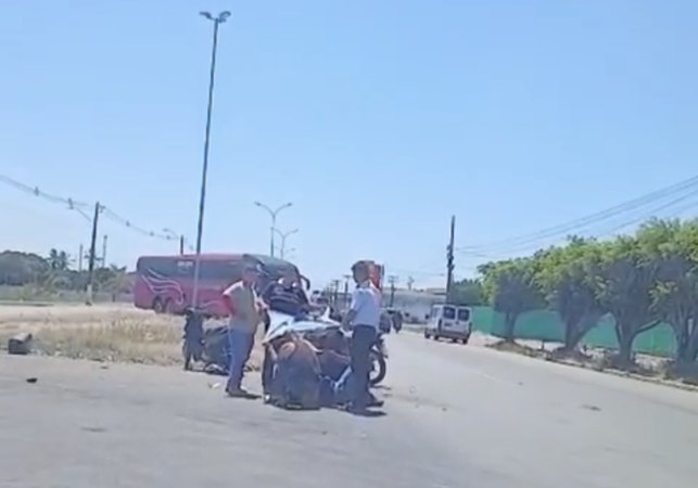 VÍDEO. Colisão entre caminhonete e motocicleta deixa dois homens feridos na AL-220, em Arapiraca