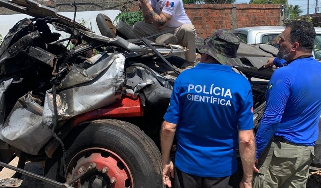 Polícia Científica faz perícia complementar em veículos de acidente fatal na Rota do Mar