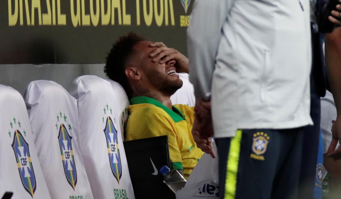 Neymar é cortado da seleção brasileira após lesão no tornozelo