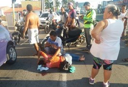 Pedestre é atropelada por mototaxista enquanto atravessava na faixa em avenida