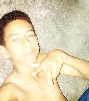 Jovem de 18 anos é assassinado a tiros e facadas em Maceió