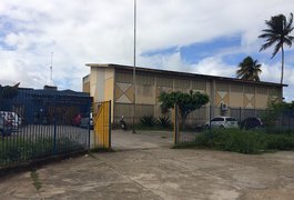 Alunos são assaltados no portão da Escola  Professora Izaura Antônia Lisboa