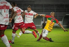 Diego Torres faz gol olímpico e CRB vence o Brusque por 3 a 0 no Rei Pelé