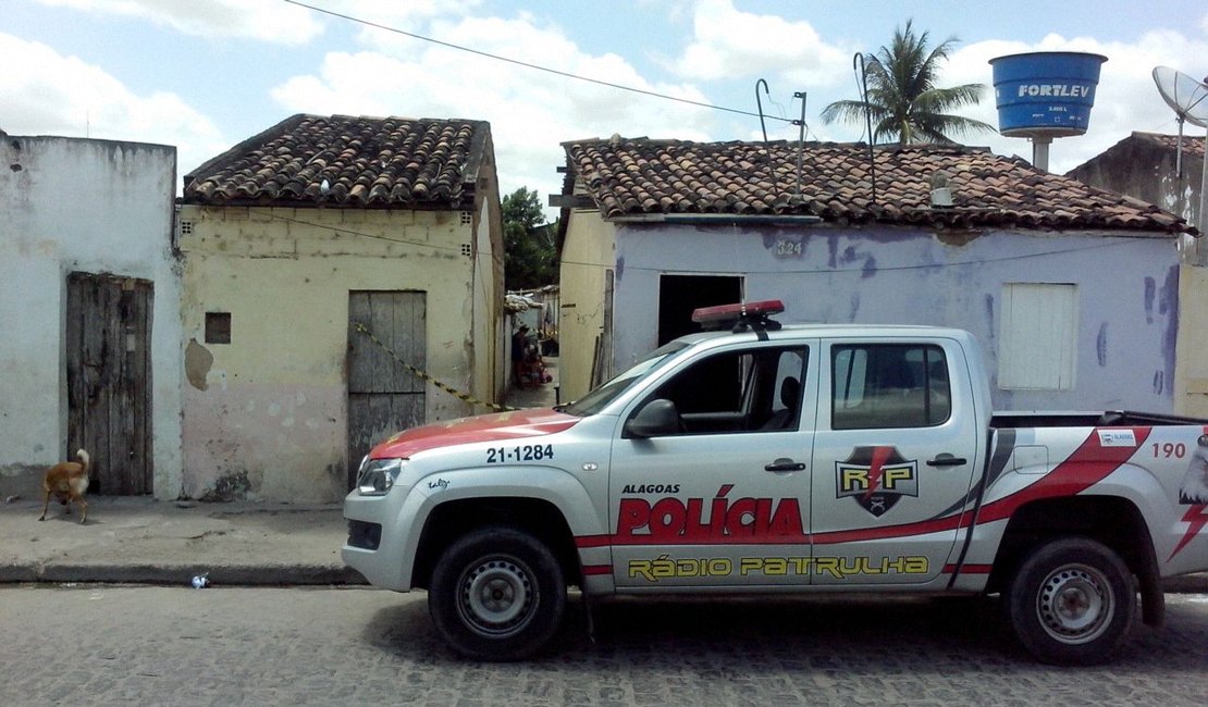 Garota de programa do Bar das Playboys é executada a pedradas por mendigo no bairro Brasília